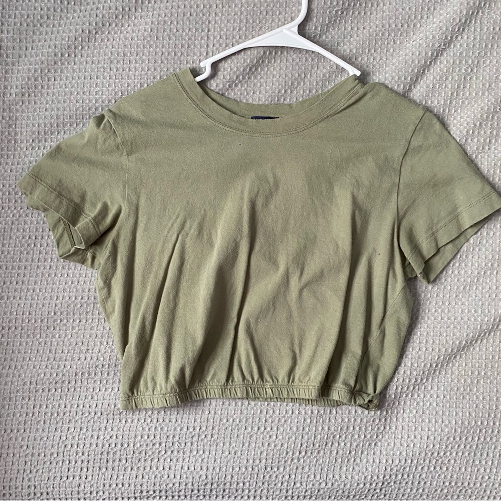 Abercrombie cinched crop staple